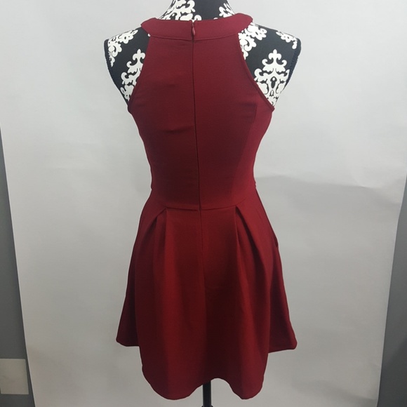 Speechless Garnet Sleeveless Dress - Picture 2 of 7